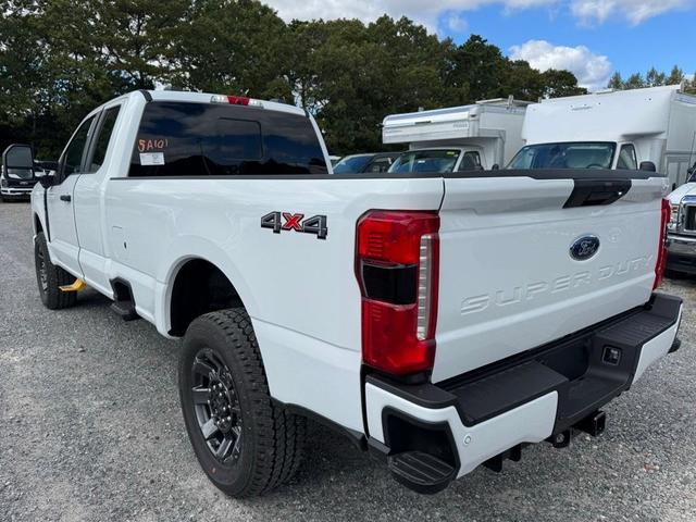 Photo of 2026 Oxford White Ford F-250