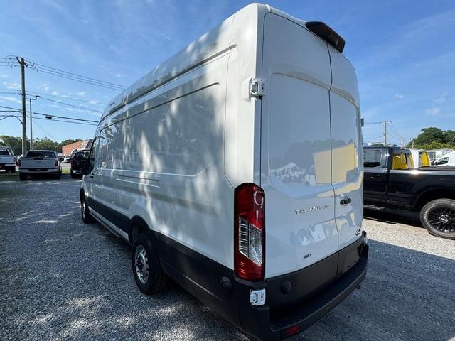 Photo of 2025 Oxford White Ford Transit-250