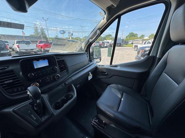 Photo of 2025 Oxford White Ford Transit-250