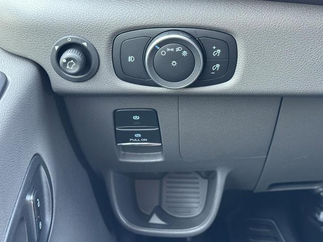 Photo of 2025 Oxford White Ford Transit-250
