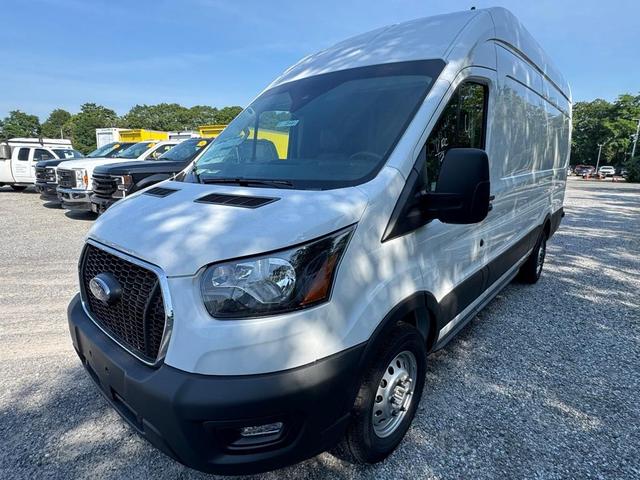 Photo of 2025 Oxford White Ford Transit-250