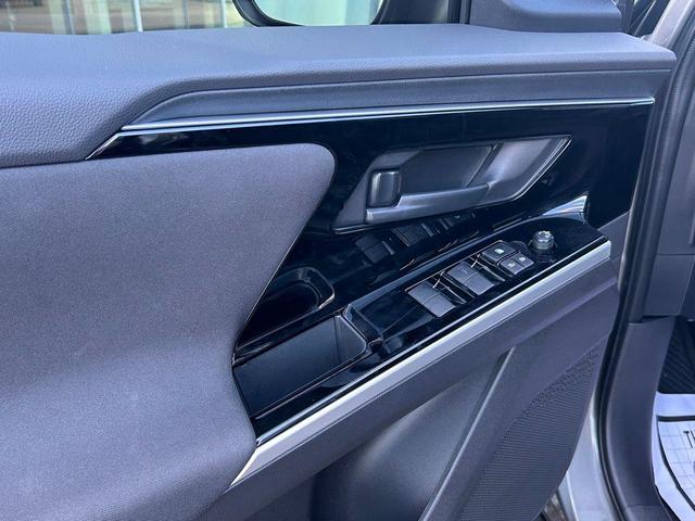 Photo of 2025 Smoked Carbon Subaru Solterra