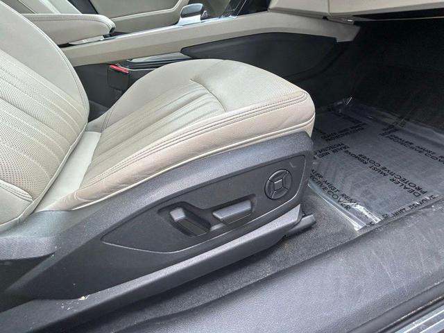 Photo of 2024 Glacier White Metallic Audi Q8 e-tron