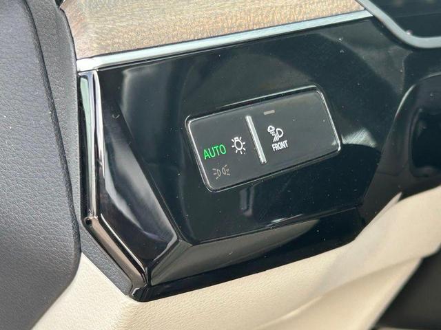 Photo of 2024 Glacier White Metallic Audi Q8 e-tron