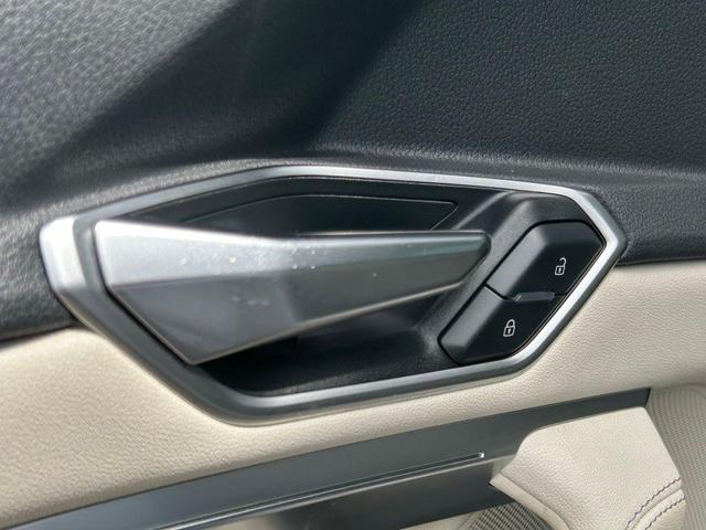 Photo of 2024 Glacier White Metallic Audi Q8 e-tron