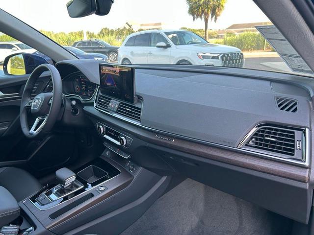 Photo of 2025 Navarra Blue Metallic Audi Q5