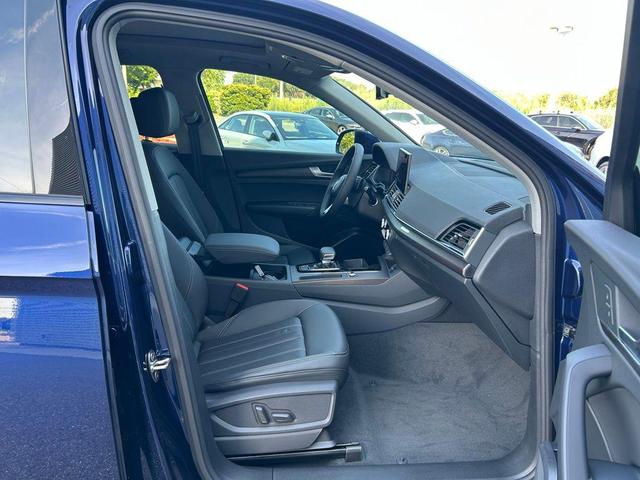 Photo of 2025 Navarra Blue Metallic Audi Q5