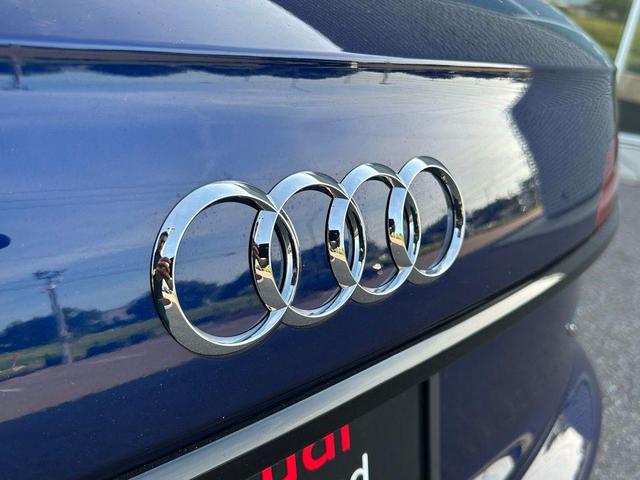Photo of 2025 Navarra Blue Metallic Audi Q5