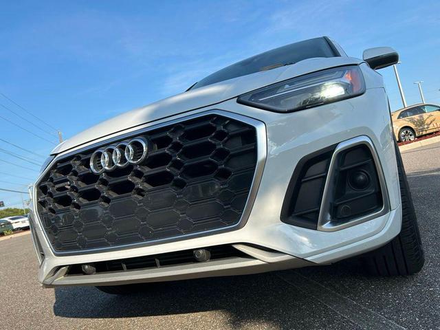 Photo of 2022 Glacier White Audi Q5