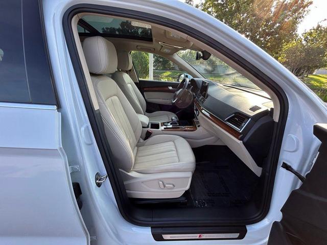 Photo of 2022 Glacier White Audi Q5