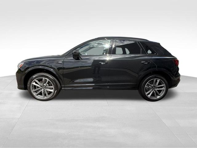 Photo of 2025 Mythos Black Metallic Audi Q3