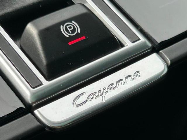 Photo of 2023 Carrara White Metallic Porsche Cayenne