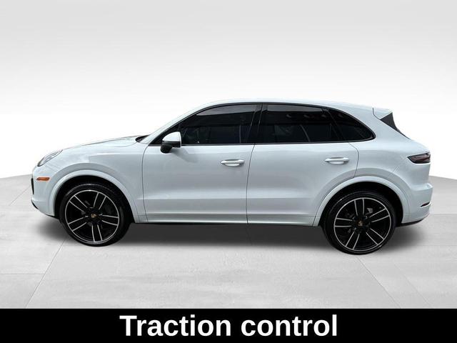 Photo of 2023 Carrara White Metallic Porsche Cayenne