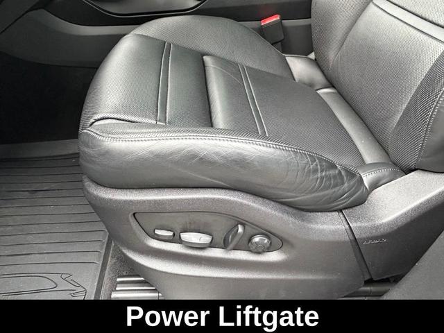 Photo of 2023 Carrara White Metallic Porsche Cayenne