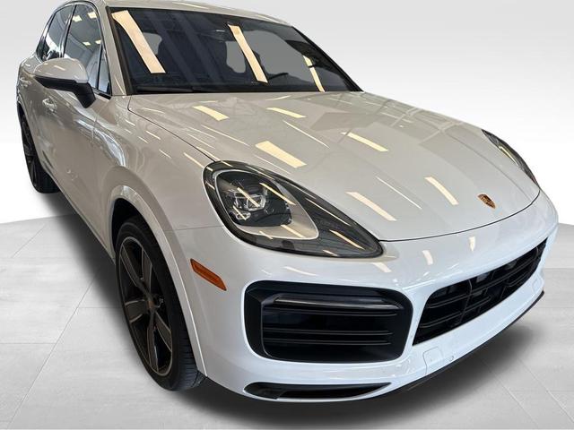 Photo of 2023 Carrara White Metallic Porsche Cayenne