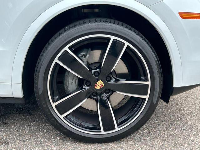 Photo of 2023 Carrara White Metallic Porsche Cayenne