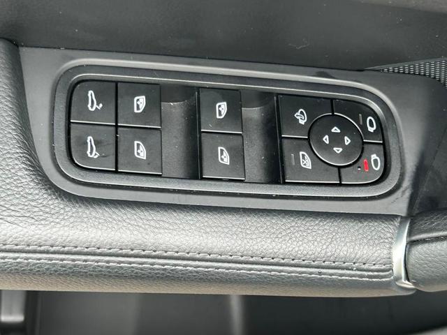 Photo of 2023 Carrara White Metallic Porsche Cayenne