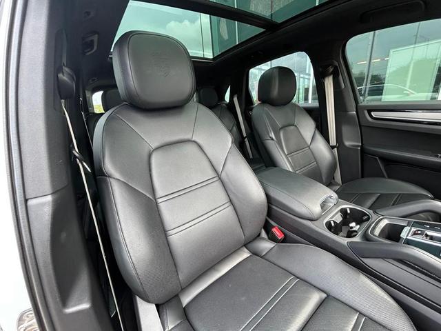 Photo of 2023 Carrara White Metallic Porsche Cayenne
