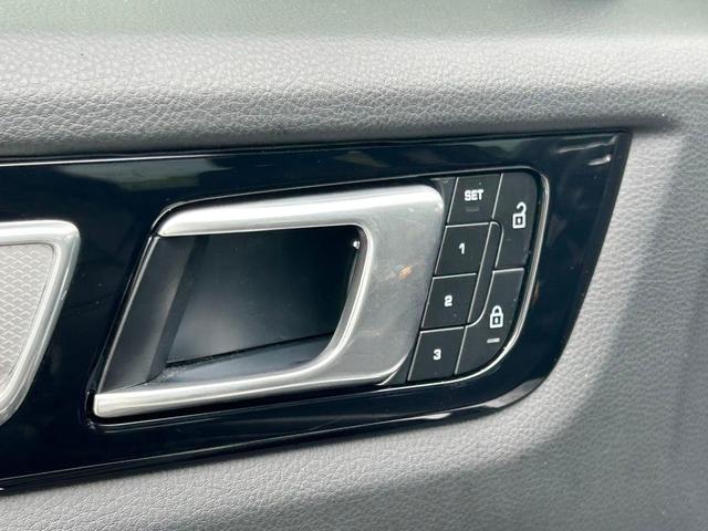 Photo of 2023 Carrara White Metallic Porsche Cayenne