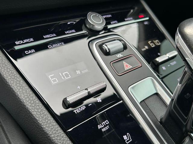 Photo of 2023 Carrara White Metallic Porsche Cayenne