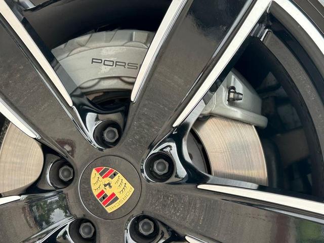 Photo of 2023 Carrara White Metallic Porsche Cayenne