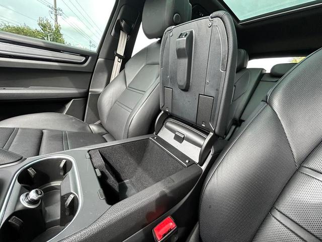 Photo of 2023 Carrara White Metallic Porsche Cayenne