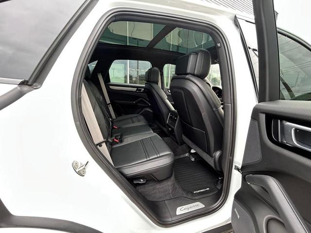 Photo of 2023 Carrara White Metallic Porsche Cayenne