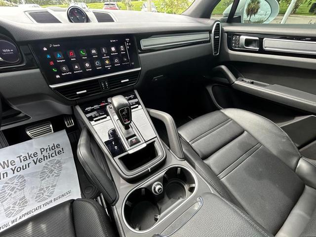 Photo of 2023 Carrara White Metallic Porsche Cayenne