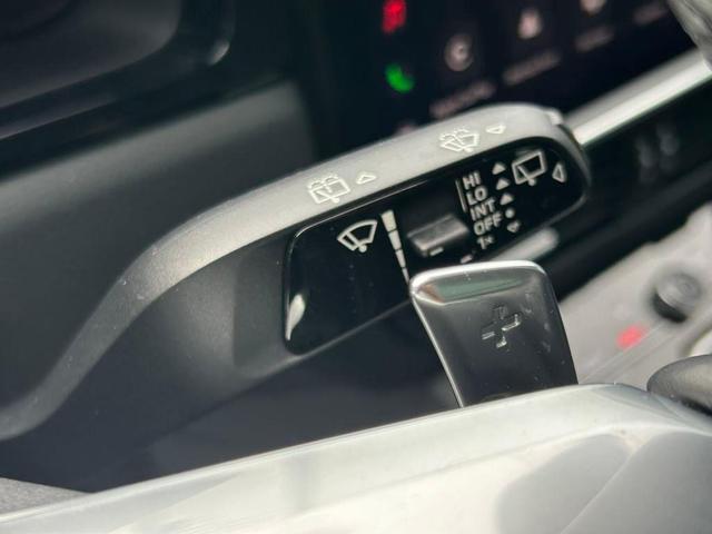 Photo of 2023 Carrara White Metallic Porsche Cayenne