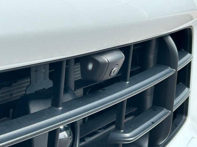 Photo of 2023 Carrara White Metallic Porsche Cayenne