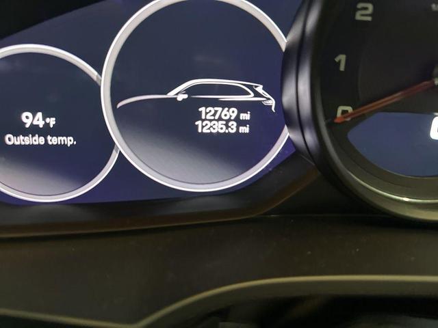 Photo of 2023 Carrara White Metallic Porsche Cayenne