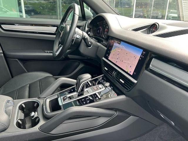 Photo of 2023 Carrara White Metallic Porsche Cayenne