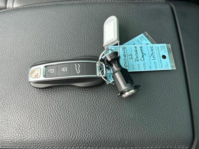 Photo of 2023 Carrara White Metallic Porsche Cayenne