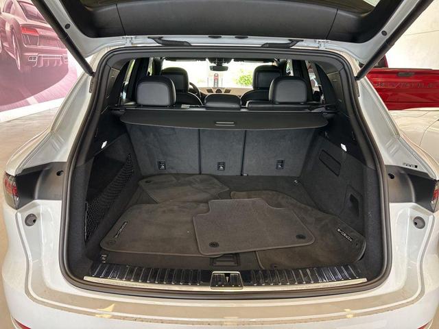 Photo of 2023 Carrara White Metallic Porsche Cayenne