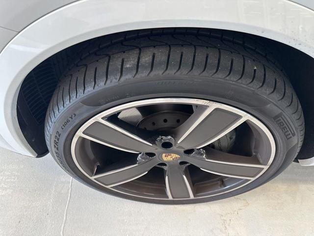 Photo of 2023 Carrara White Metallic Porsche Cayenne