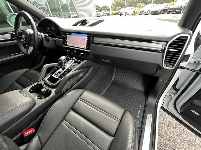 Photo of 2023 Carrara White Metallic Porsche Cayenne