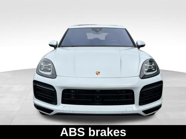 Photo of 2023 Carrara White Metallic Porsche Cayenne