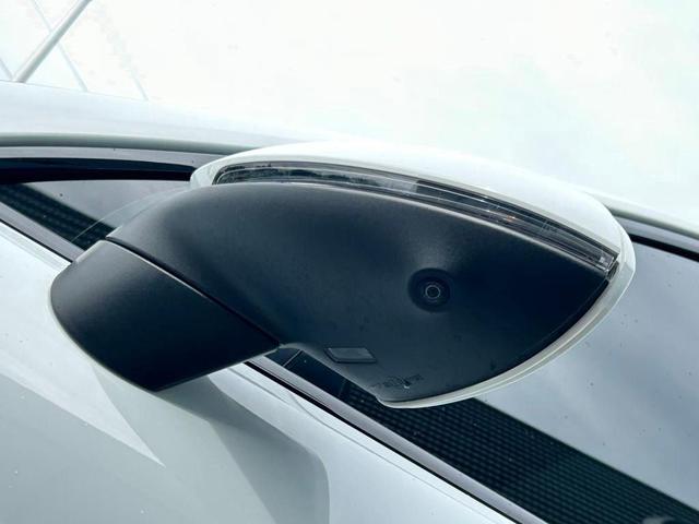 Photo of 2023 Carrara White Metallic Porsche Cayenne