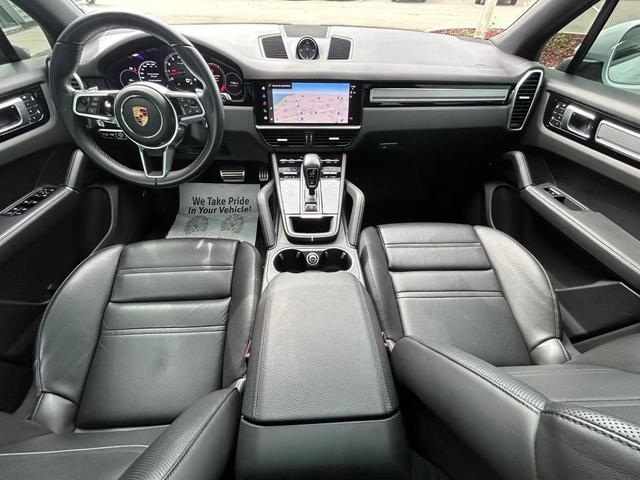 Photo of 2023 Carrara White Metallic Porsche Cayenne