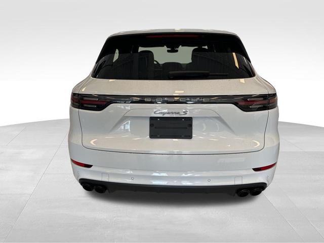 Photo of 2023 Carrara White Metallic Porsche Cayenne