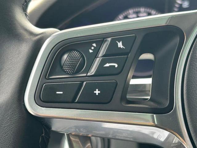Photo of 2023 Carrara White Metallic Porsche Cayenne