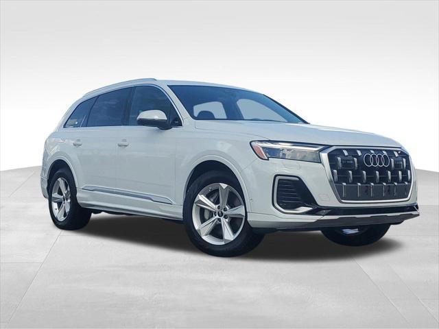 Photo of 2025 Glacier White Audi Q7