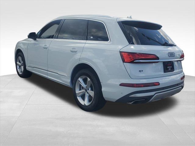 Photo of 2025 Glacier White Audi Q7