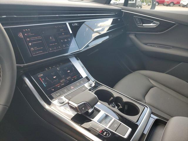 Photo of 2025 Glacier White Audi Q7