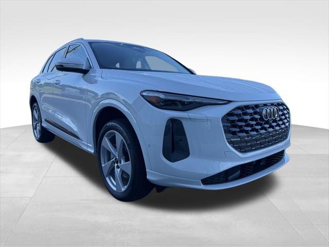 Photo of 2025 Glacier White Metallic Audi Q5