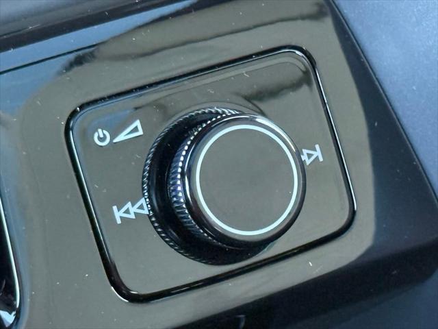 Photo of 2025 Glacier White Metallic Audi Q5