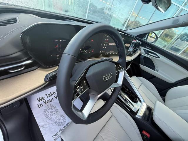 Photo of 2025 Glacier White Metallic Audi Q5