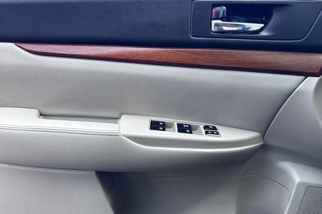 Photo of 2014 Tungsten Metallic Subaru Outback
