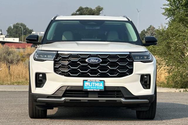 Photo of 2025 Star White Metallic Tri-Coat Ford Explorer