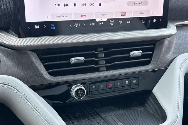 Photo of 2025 Star White Metallic Tri-Coat Ford Explorer